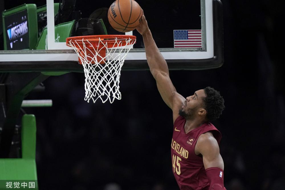 崭露头角的 崭露头角的