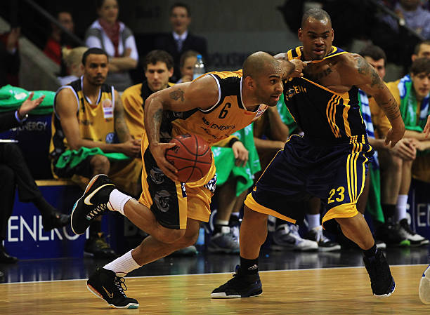 士在中锋位 士在中锋位