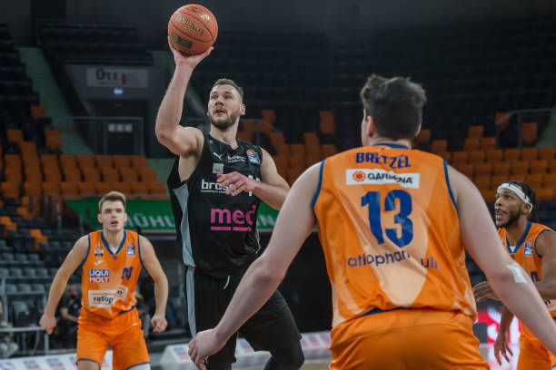 场面胶着 场面胶着